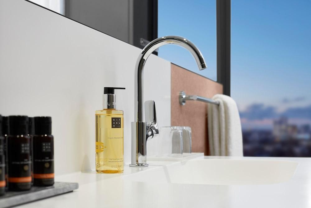 Hyperion Hotel Muenchen Luaran gambar A single control tap